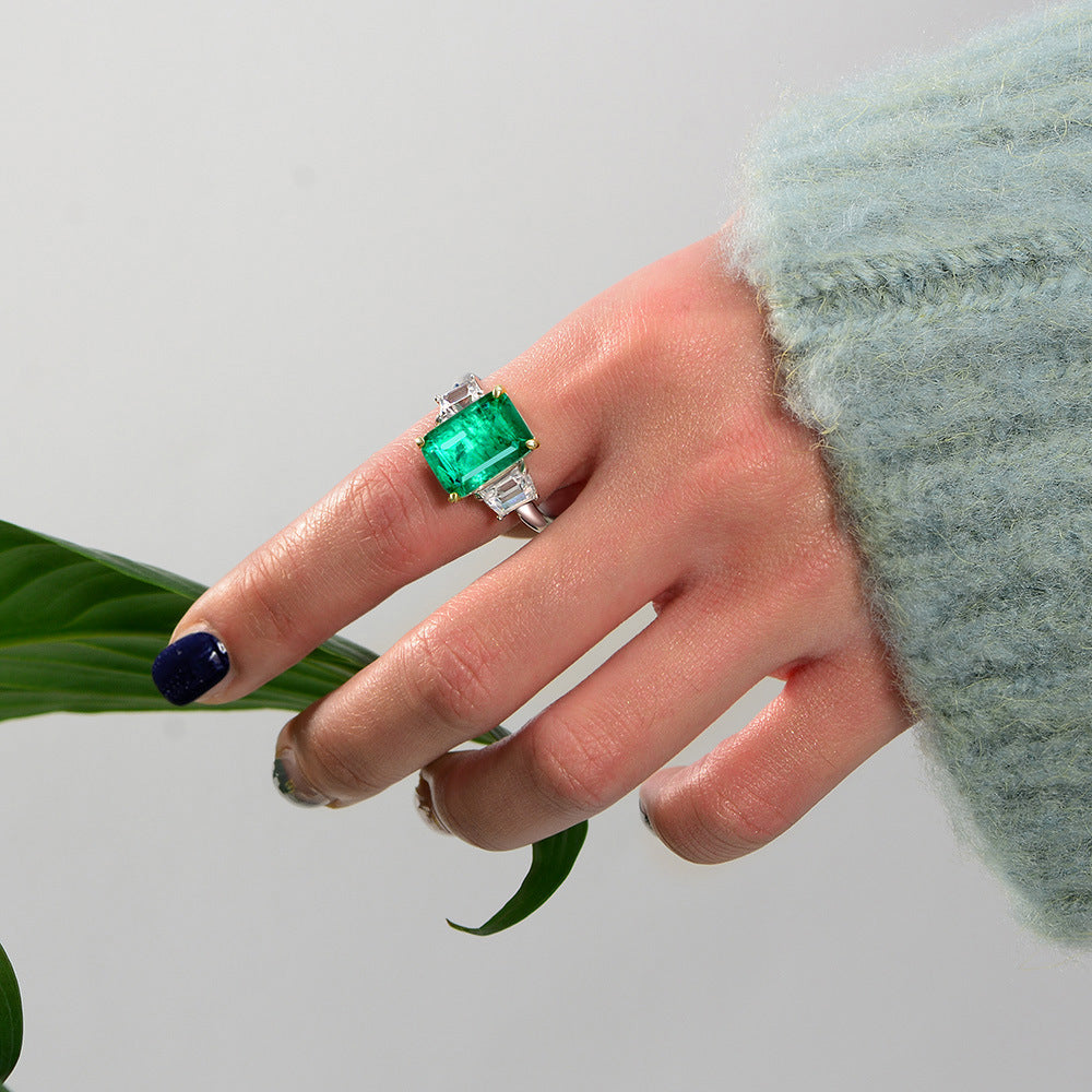 Green Emerald on Trapezoid