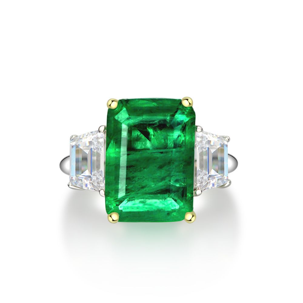 Green Emerald on Trapezoid
