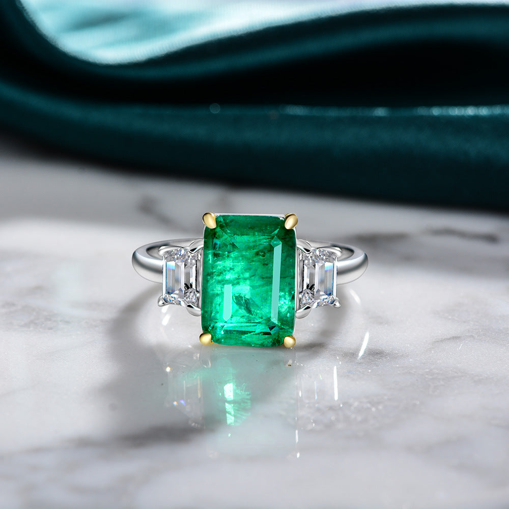 Green Emerald on Trapezoid