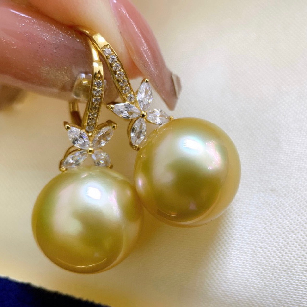 Gold Clover Pearls